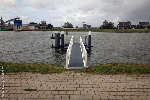 Obraz na plátně twin lock complex Juliana lock in Gouda between river Hollandsche IJssel and the