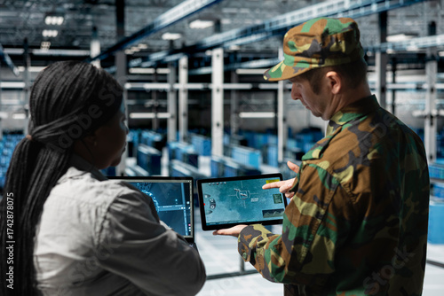 Quadro su tela Military server hub personnel analyzing surveillance data together in secure command center