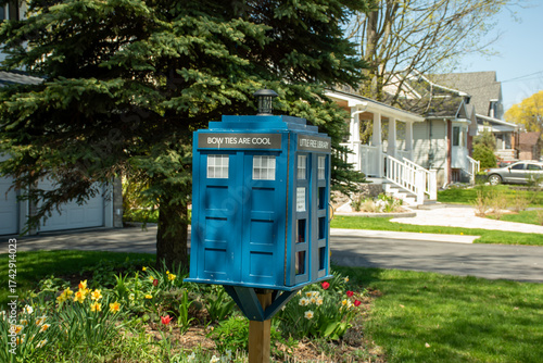 Fotografie replica of the TARDIS for a community library
