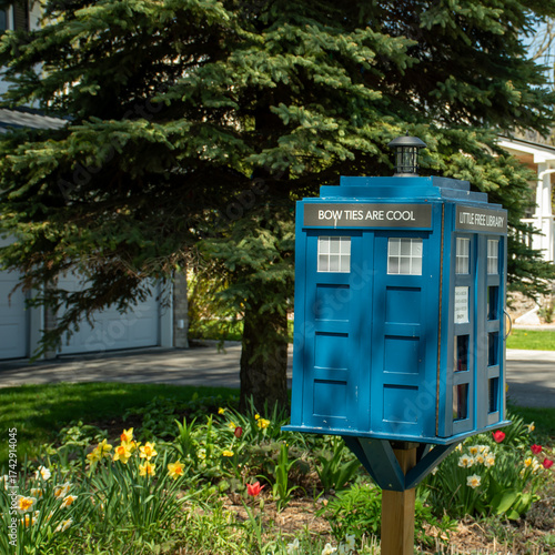 Obraz na plátně replica of the TARDIS for a community library