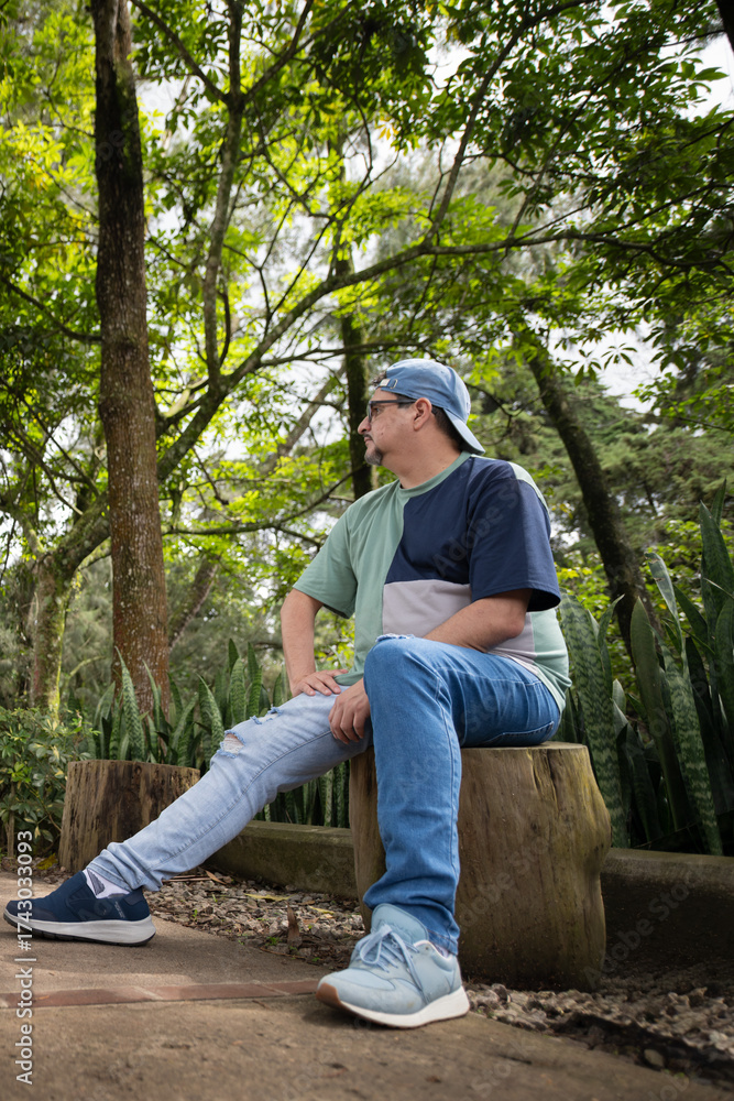 Obraz premium Confident middle-aged man portrait outdoors in natural light