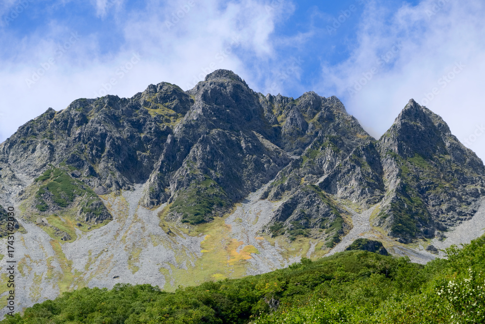 Naklejka premium 北アルプス、涸沢から望む涸沢岳