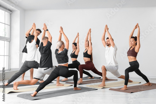Group of sporty young peopl...