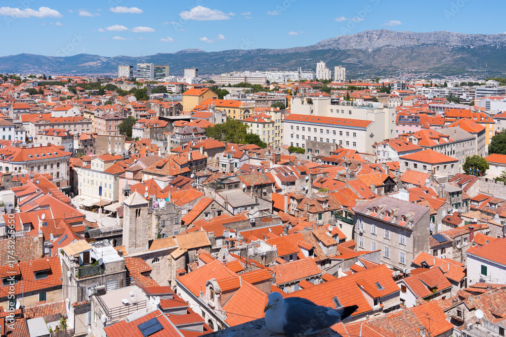 Obraz premium Split Croatia cityscape red roofs and mountains