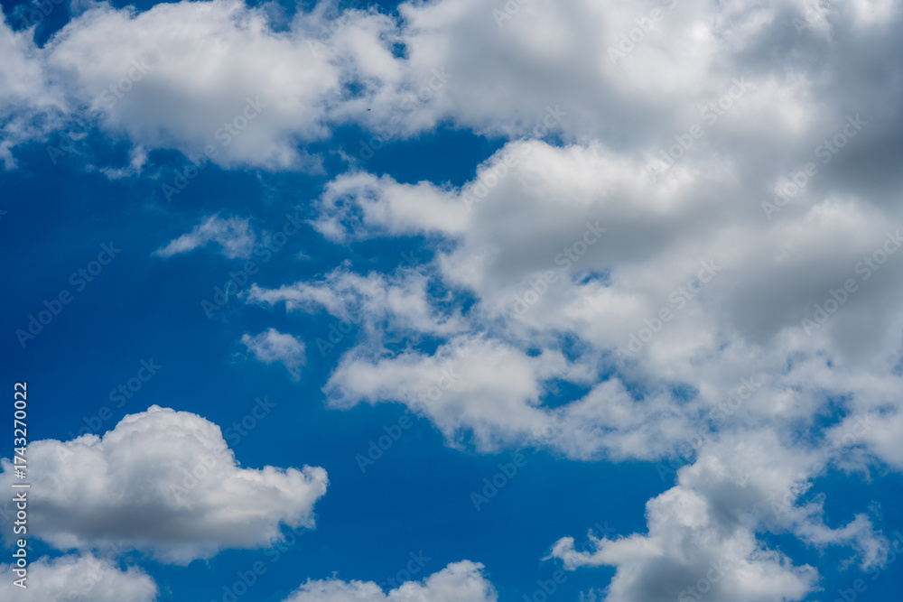 Obraz premium Bright Blue Sky with White Fluffy Clouds