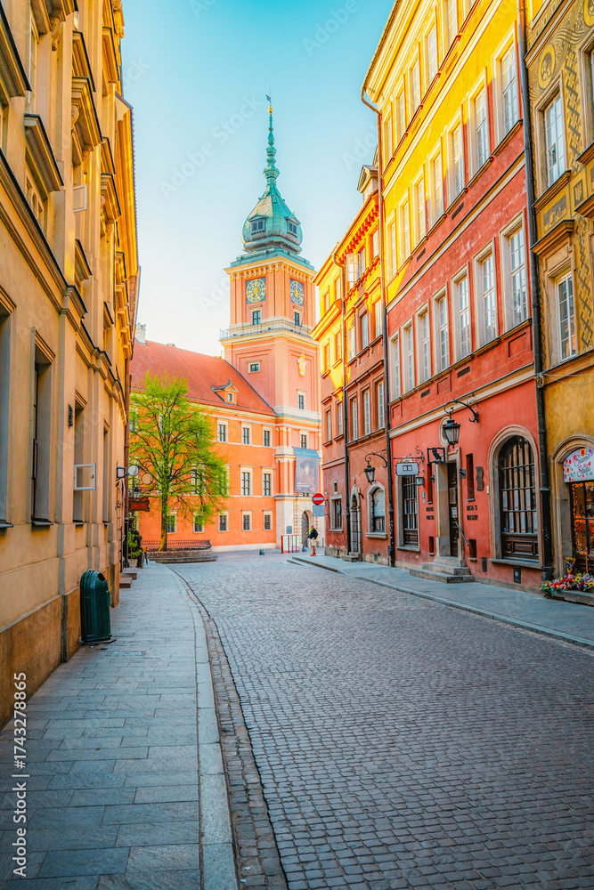Obraz premium Warsaw old city center near Vistula river in Poland. The Royal Castle in Warsaw