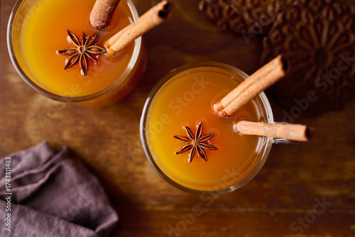 Canvas Print Overhead View of Organic Apple Cider
