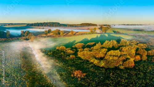 Mglisty poranek na Warmii.