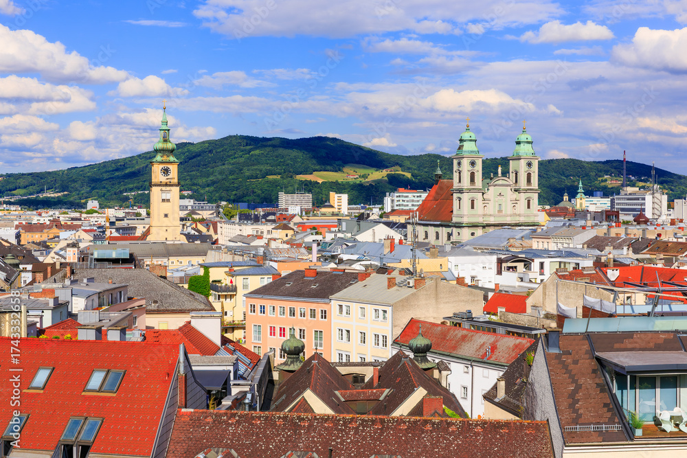 Obraz premium Linz, Austria. Panoramic view of the old town.