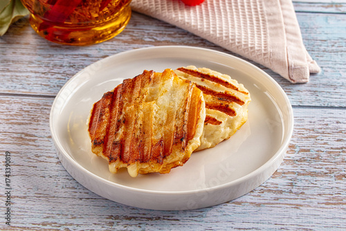 Valokuva Grilled Greek haloumi cheese snack