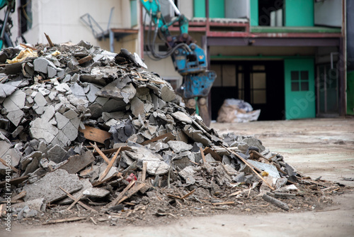 工場解体の工事現場