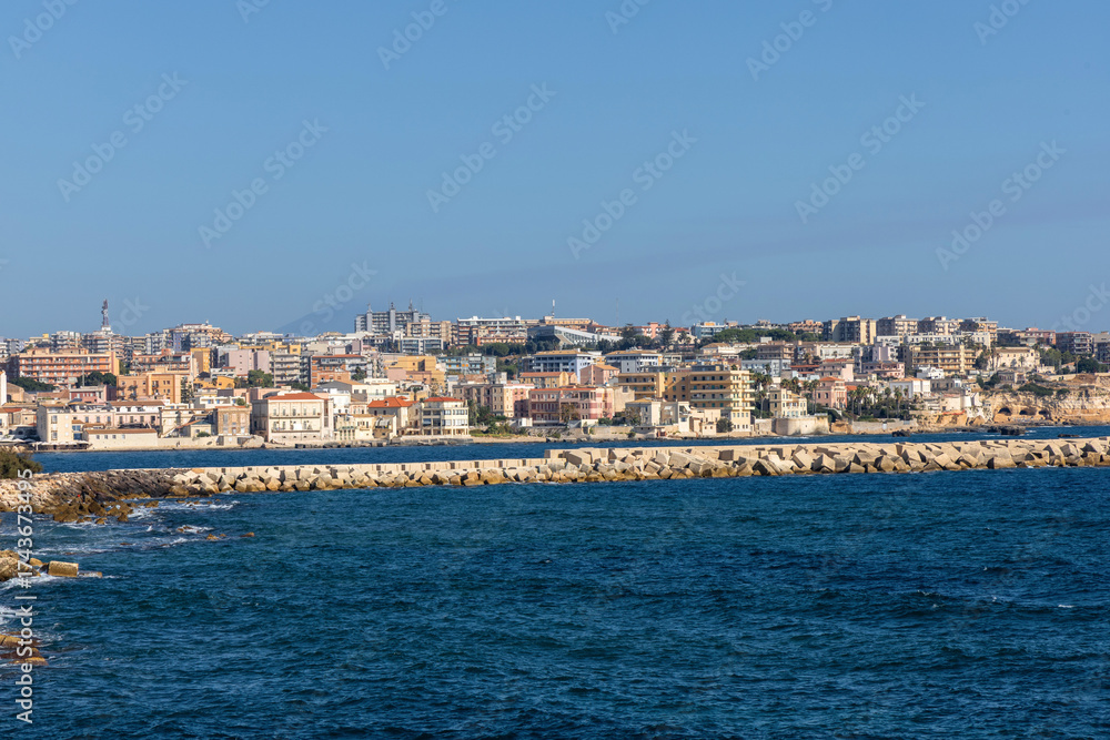 Obraz premium Sunny day view of Syracuse Italian coastline. High quality photo