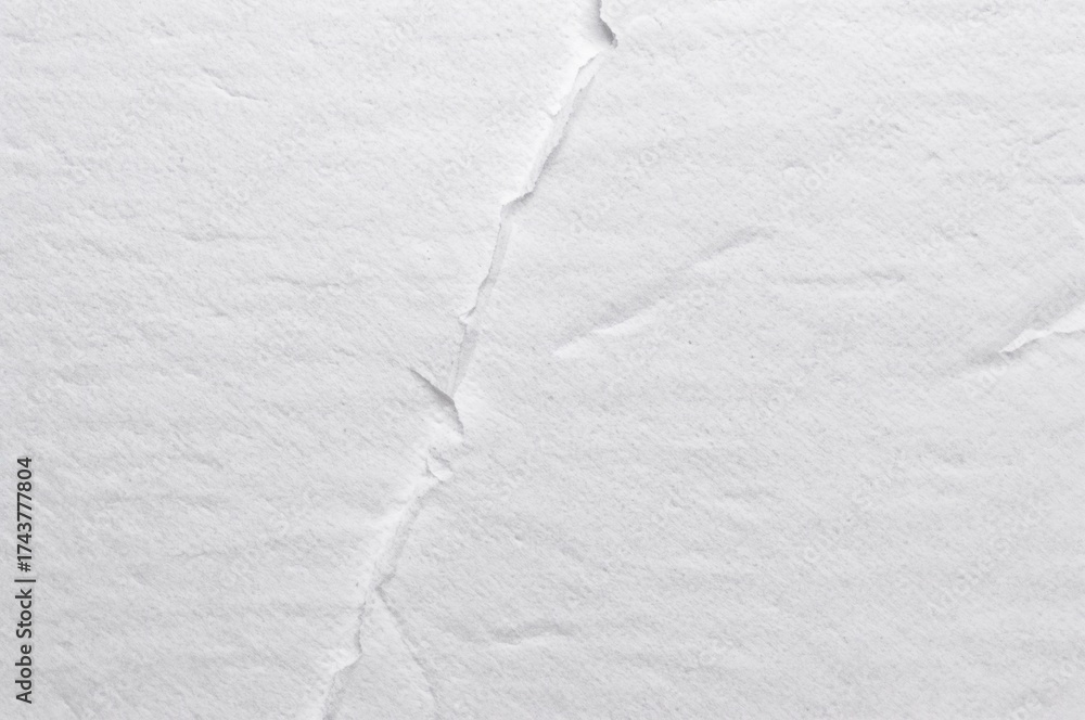 Obraz premium Close-up of soft white tissue paper showing crease details