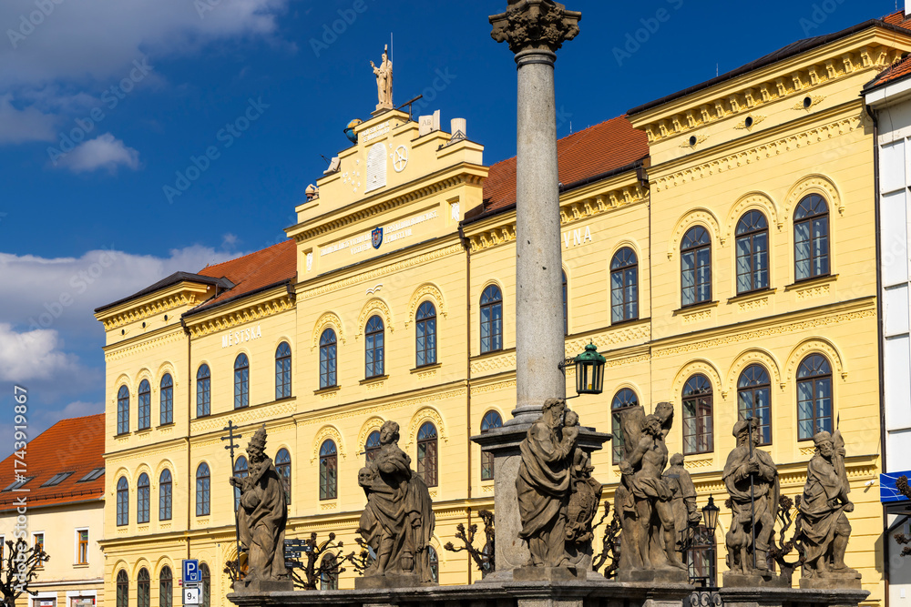Obraz premium Marian column of Alsovo namesti in Pisek, Czechia