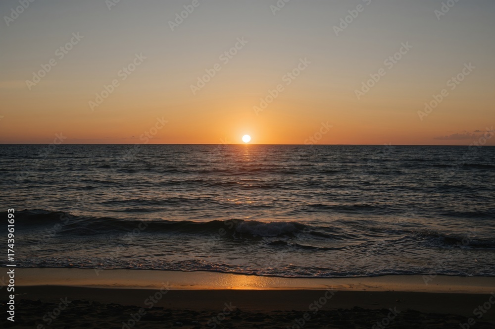 Fototapeta premium The Sun Sets Close To The Ocean's Edge