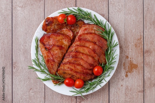 Herbed smoked ham accompani...