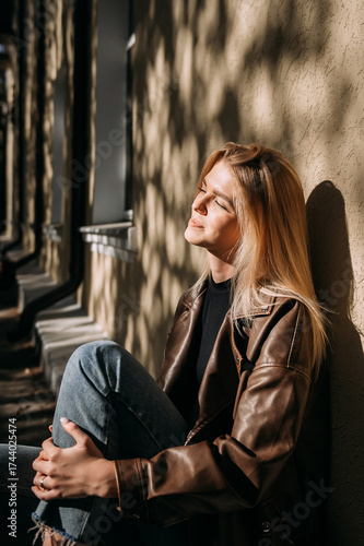 A girl in a leather jacket 7076.