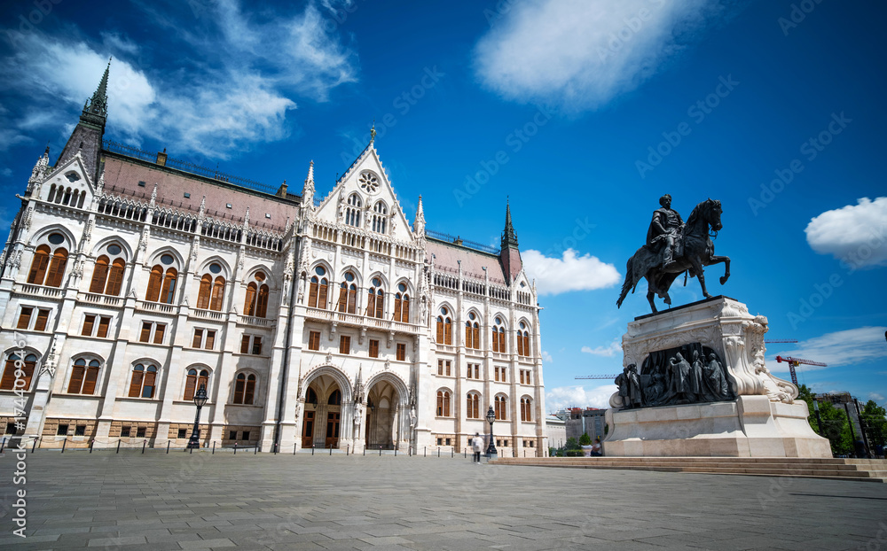 Fototapeta premium Hungarian Parliament Building In Budapest