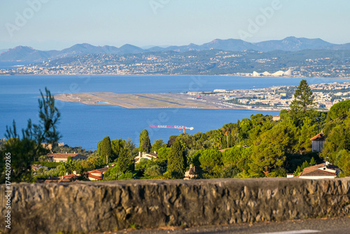 Fototapeta Naklejka Na Ścianę i Meble -  Aeroporto de Nice, na Coute D'azur durante o verão na França