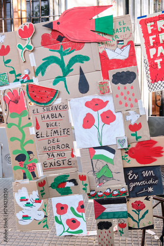Drawings and messages in support of Palestine in Buenos Aires, Argentina