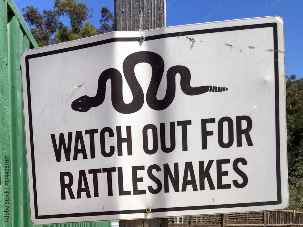 Obraz premium WATCH OUT FOR RATTLESNAKES warning