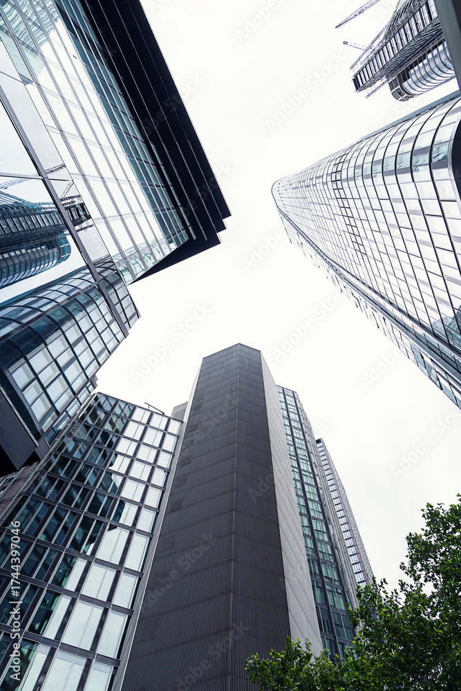 Fototapeta premium Moderne Gebäude Sicht nach oben 
