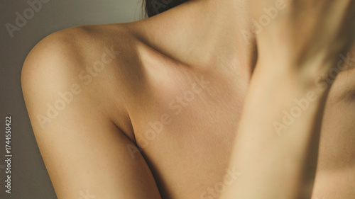 Bild auf Leinwand Beautiful female collarbone