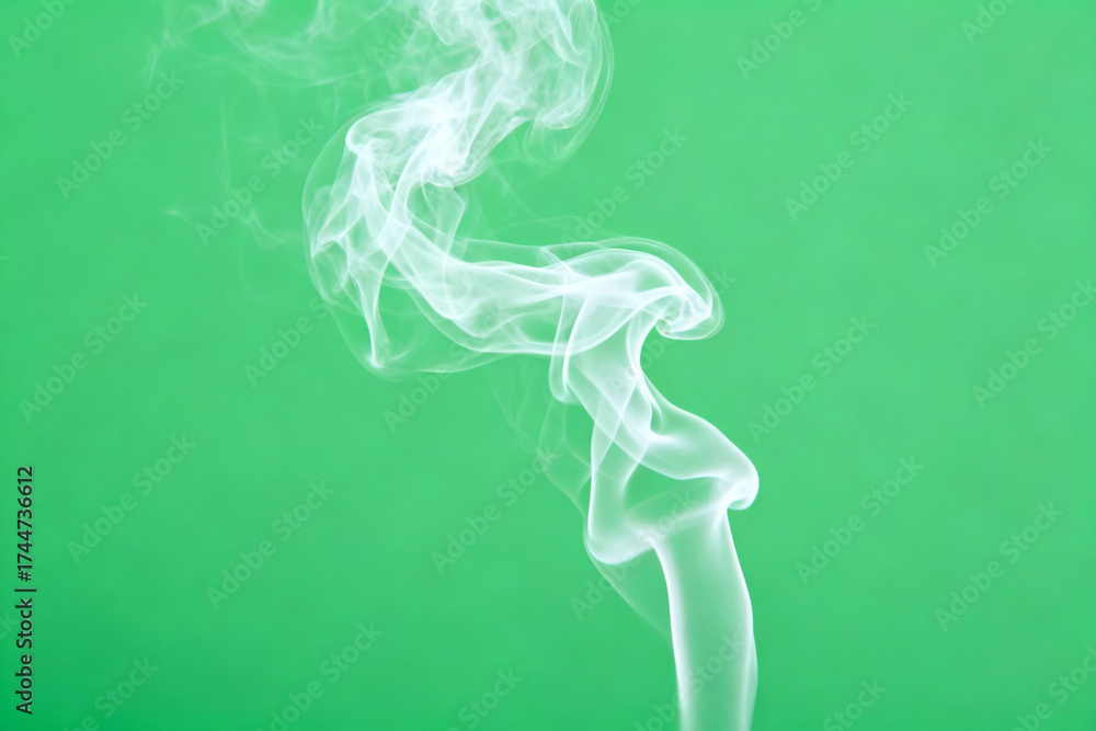Obraz premium White smoke on green background