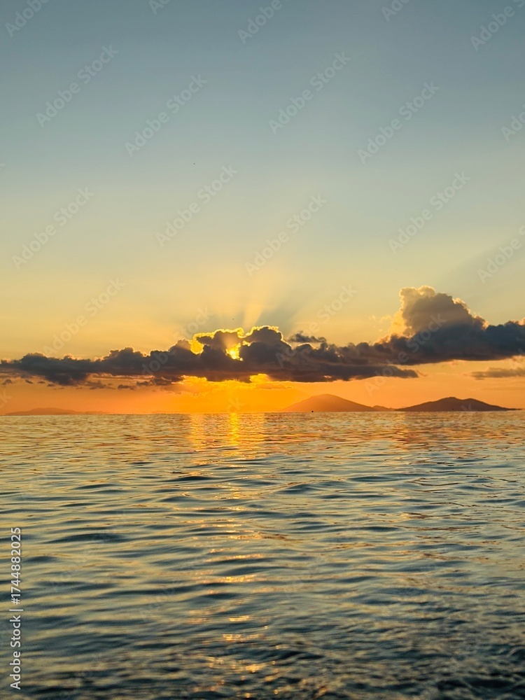 Naklejka premium sunset over the sea