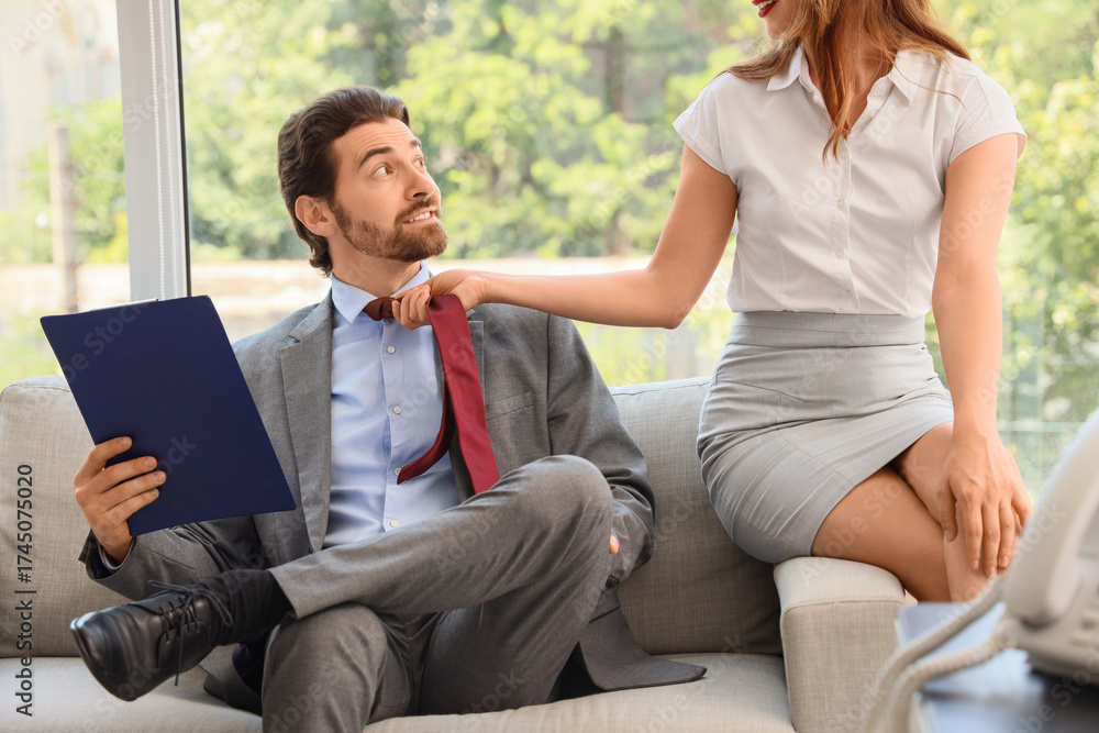 Obraz premium Sexy young secretary seducing her boss in office