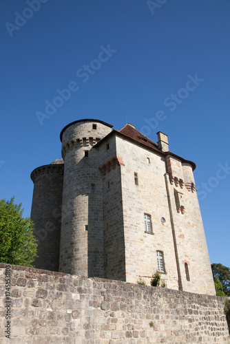 Un des châteaux du village de Curemonte