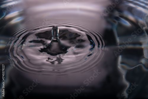186.Rebounding Droplet with Metallic Ripples on Water