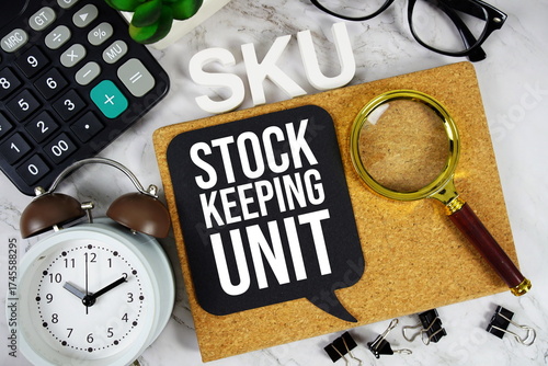 Foto SKU - Stock Keeping Unit acronym with calculator, alarm clock and magnifying gla