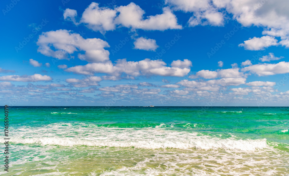 Fototapeta premium Calm horizon with sea nature. Romantic summer vacation at seascape. Sunset sea and seascape. Sea horizon view. Cloudy sky and seascape at summer vacation. Skyscape with sea horizon. Exotic paradise