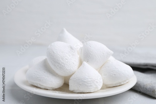 Obraz na plátne Delicious meringue cookies on white table, closeup