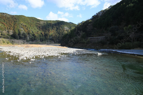 高知県越知町　片岡沈下橋から見た仁淀川