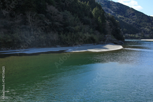 高知県越知町　片岡沈下橋から見た仁淀川