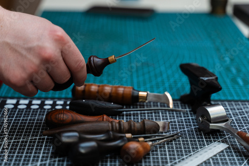 Cuadro en lienzo Leathercraft Tools on Workbench