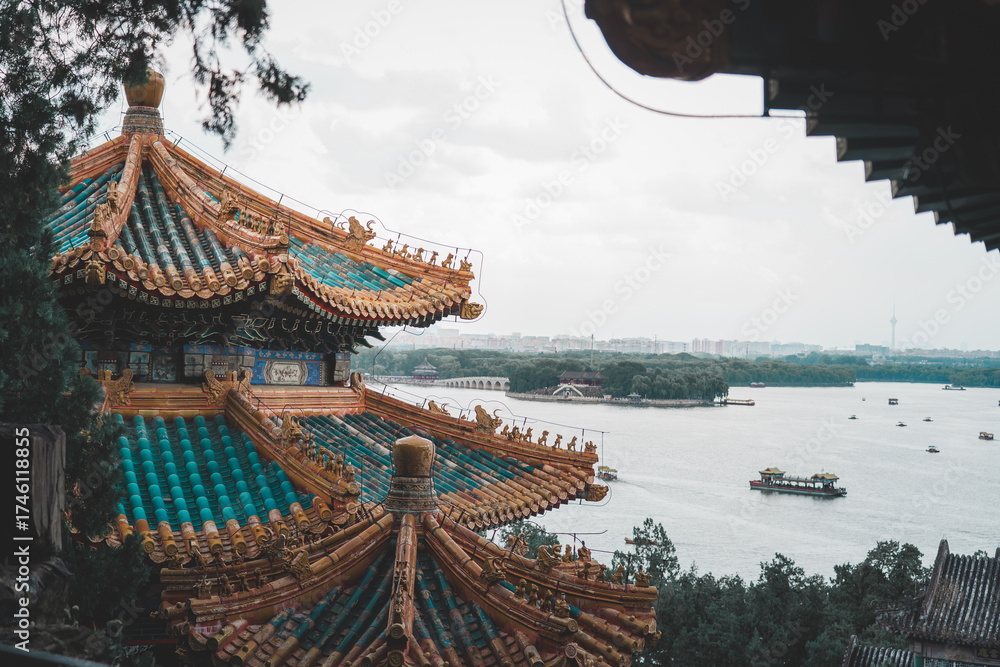 Obraz premium A traditional Chinese garden in Beijing, China, showcasing details of oriental architecture near a lake. The scene embodies the rich cultural heritage, with a view of the landscape and details of the 