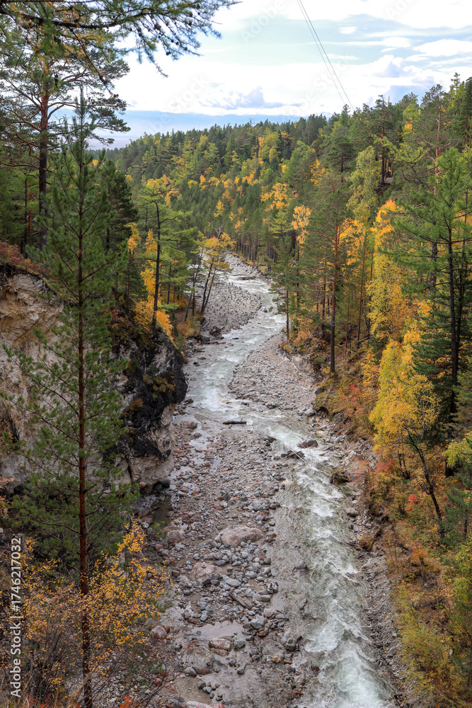Obraz premium Arshan in autumn offers incredible scenery for nature lovers and recreationists. Ecotourism concept, adventure tourism. Buryatia.