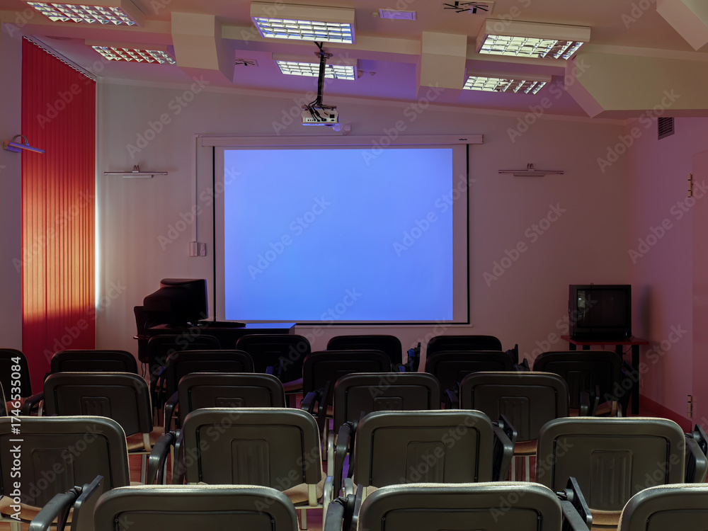 Fototapeta premium Empty conference room with blank projector screen
