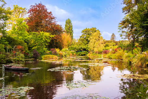 Fototapeta Famous pond in Monet garden in Giverny, France