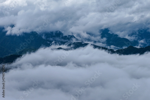 Εκτύπωση καμβά Clouds flow over Hubei Province mountains in Enshi City.