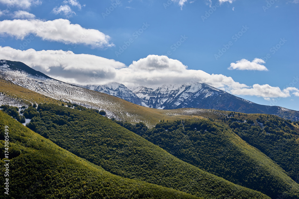 Fototapeta premium Parco Nazionale della Maiella: un pomeriggio tra autunno ed inverno - Maielletta - Passo Lanciano