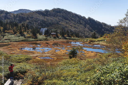 火打山　紅葉の高谷池と高谷池ヒュッテ