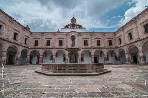 Arquitectura barroca del PALACIO CLAVIJERO en MORELIA Michoacan MEXICO