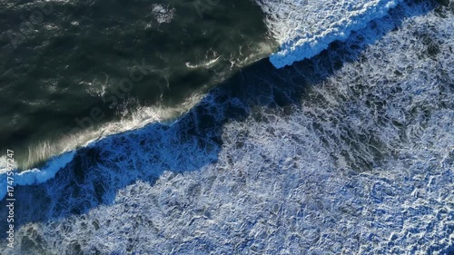 Wallpaper Mural Big swell waves in slow motion 2 Torontodigital.ca