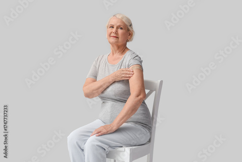 Senior woman with medical p...