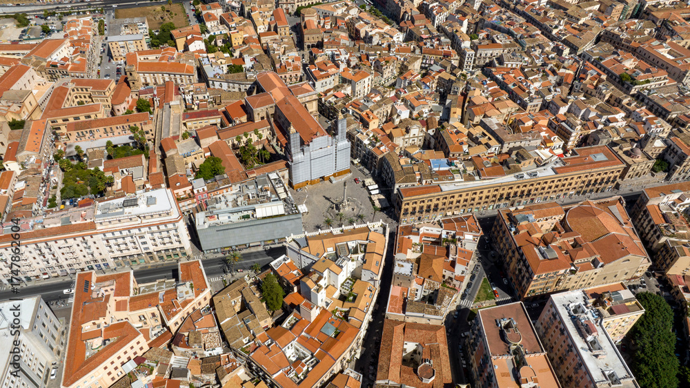 Fototapeta premium Aerial view of San Domenico Square and the church of the same name in Palermo, Sicily, Italy. It is located on Roma Street, one of the main streets in the city's historic center.
