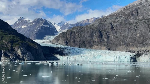 マージェリー氷河の全景、グレイシャーベイ国立公園、世界遺産、2025年8月下旬撮影